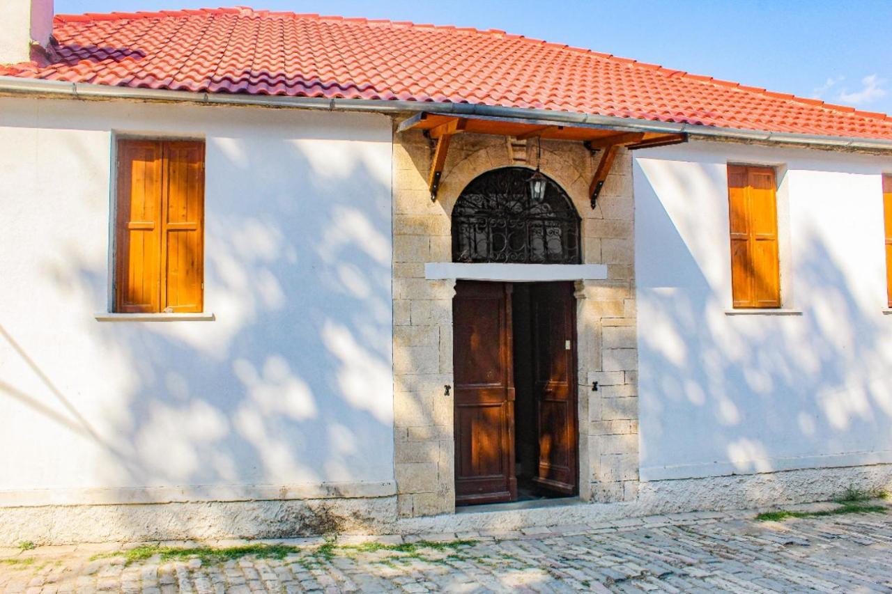 Silver Hill Guesthouse Gjirokastër Exteriör bild
