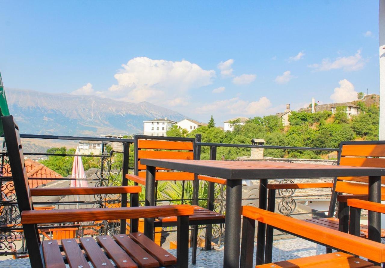 Silver Hill Guesthouse Gjirokastër Exteriör bild