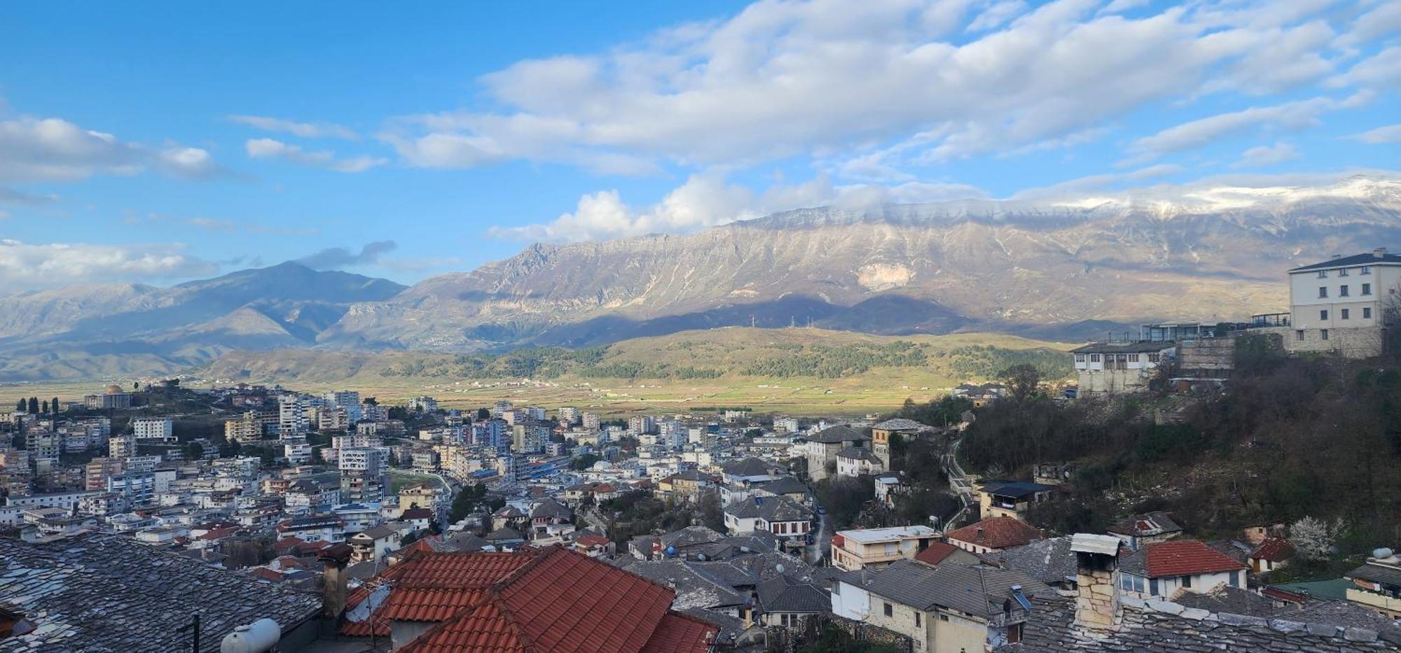 Silver Hill Guesthouse Gjirokastër Exteriör bild