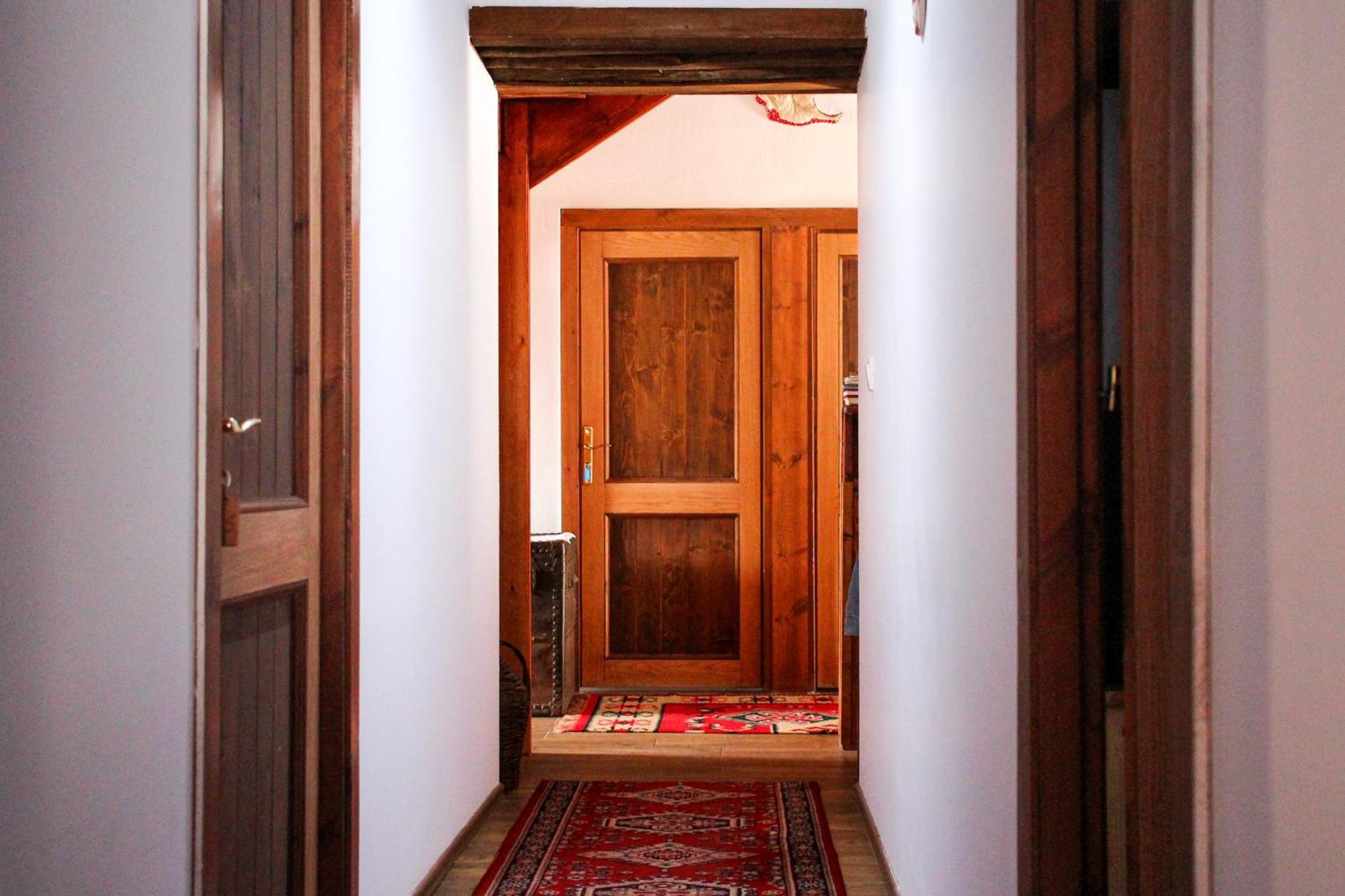 Silver Hill Guesthouse Gjirokastër Exteriör bild